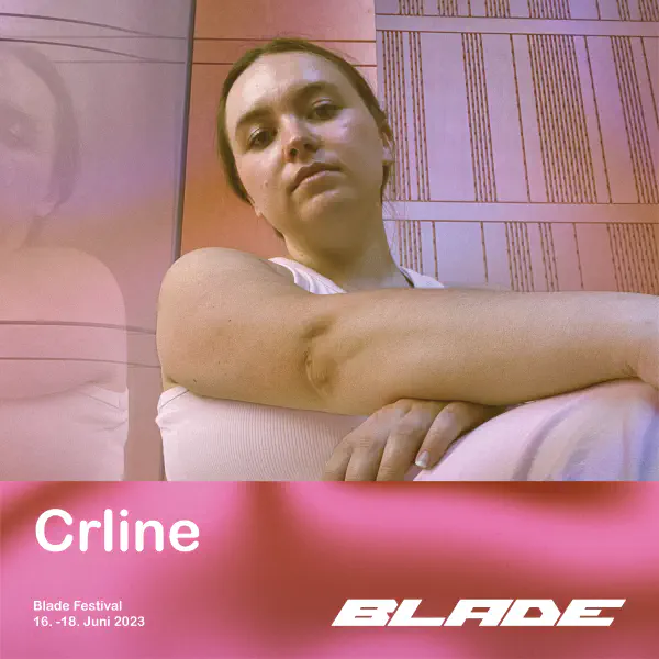 Ein Künstler:innenbild mit Crline. Photo Credits: [@_crline__](https://instagram.com/_crline__?igshid=NTc4MTIwNjQ2YQ==)