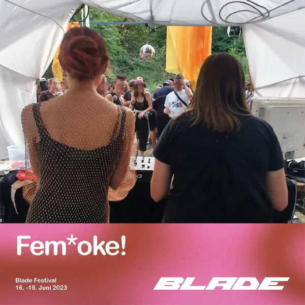 Ein Künstler:innenbild mit Fem*oke!. Photo Credits: @romy_baby_fuchs